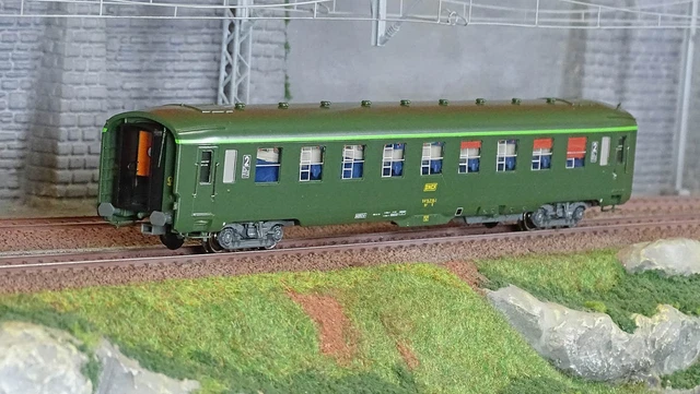 Voiture Voyageurs DEV AO Couchettes SNCF – Ree Modeles VB407 – Époque IV/V – Vert 301 – Échelle HO (1/87)