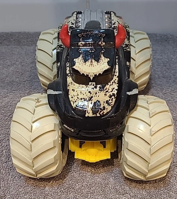 RARE 1/24 HOT Wheels Monster Truck Monster Jam Steer Clear Bull Edition