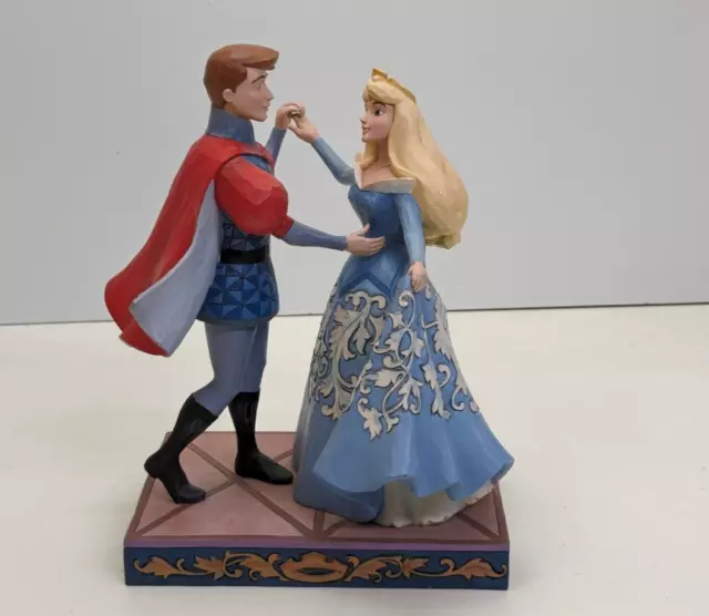 Disney Showcase Collection Sleeping Beauty Traditions Figure