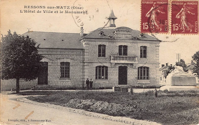 CPA Dept 60 Oise - Ressons sur Matz City Hall et le Monument