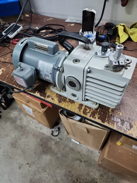 Leybold Heraeus 1/3 HP Trivac Vacuum Pump, 115/200-230v, 1PH 303083, D2AC