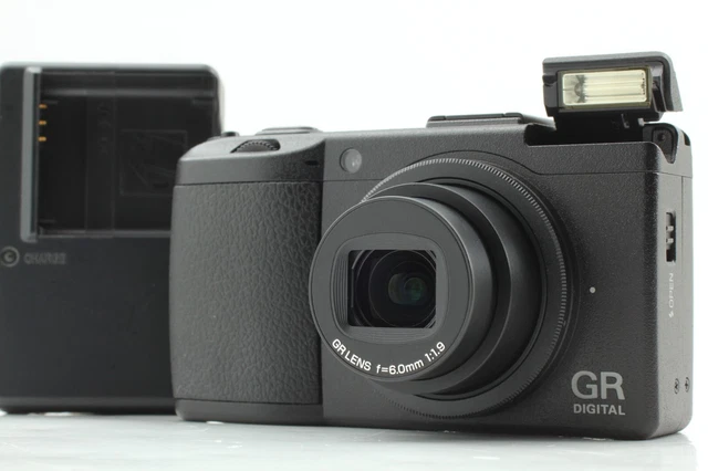 [MINT] RICOH GR Digital III 3 10.0MP Camera Black w/ Battery Charger From Japan
