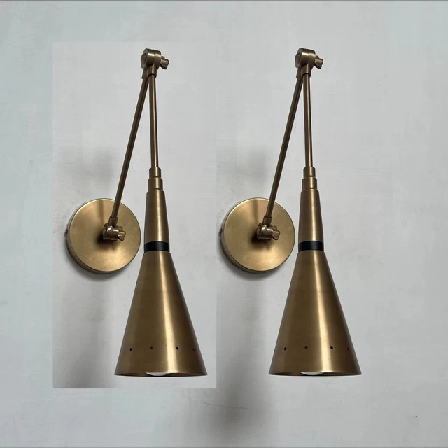 PAIRE DE BOUGEOIRS EN BRONZE DORÉ À DÉCOR DE PUTTI, 19ème siècle