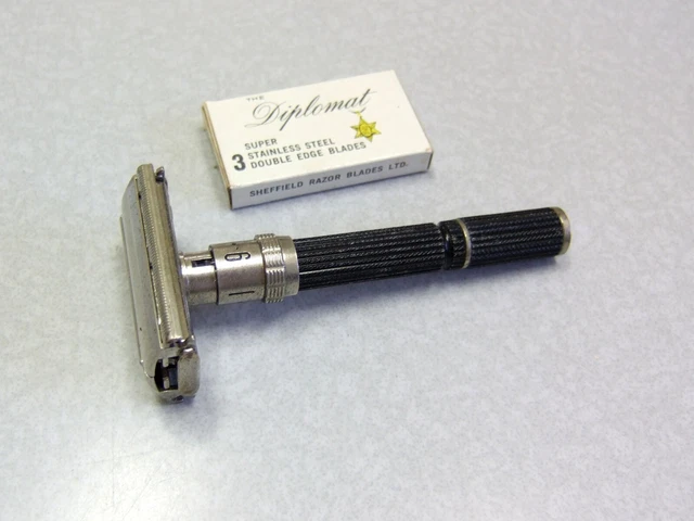 Gillette Super 84 Adjustable Black Beauty Safety Razor W DE Blades 1969