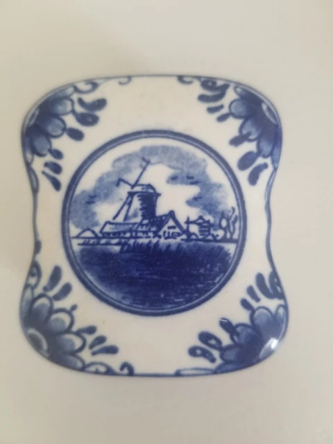 Vintage Delft Porcelain Blue & White Painted Jewelry Trinket Box