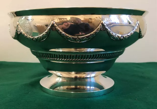 Very pretty solid silver bowl London 1901 by Henry Stratford 861 Gs.