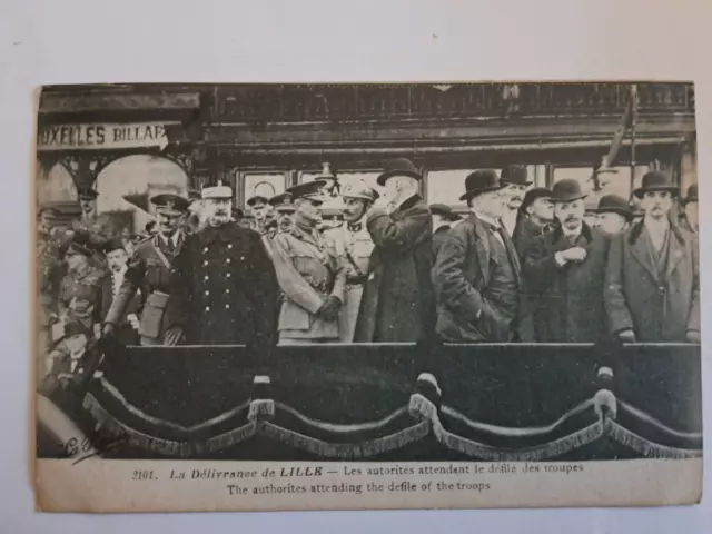CPA Lille liberee les Autoritees attendant le defile des Troupes dept-59
