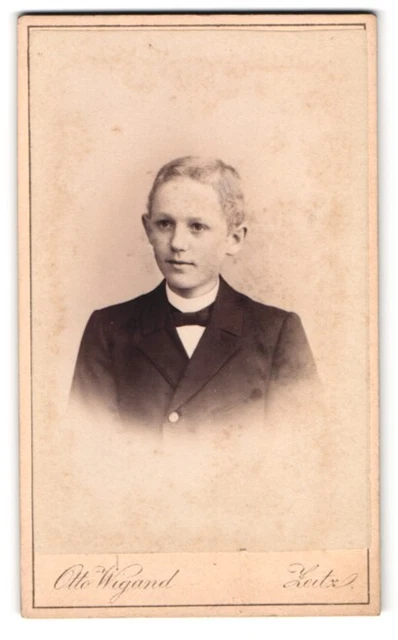 Fotografie Otto Wigand, Zeitz, Badstubenvorstadt 2, Portrait Knabe im modischen