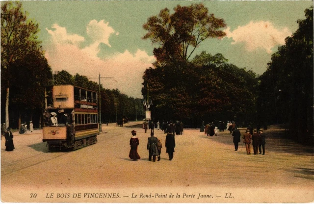 CPA Vincennes Rond Point de la Porte Jaune (1347145)