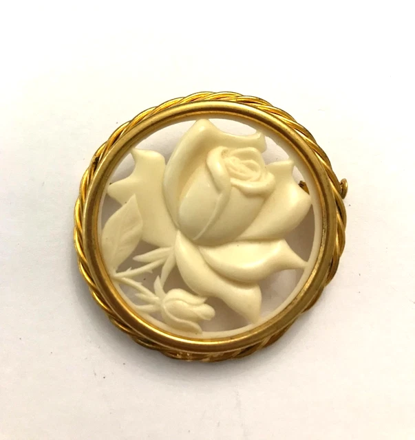 Broche en métal plaqué - Canada