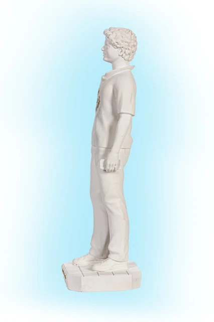Statue En Résine De Carlo Acutis Avec Téléphone - Figurine Colorée 15 Cm - Objet De Dévotion Ou Décoration