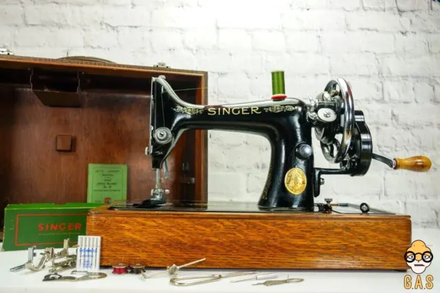 Vintage Singer 99k Mk1 Hand Crank Sewing Machine + Case + Extras