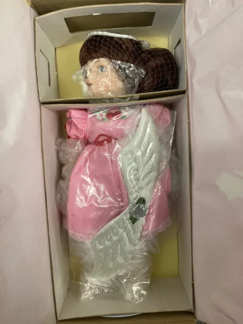 Paradise Galleries New In Box porcelain doll "Julianne"  Kissed by an Angel (33)