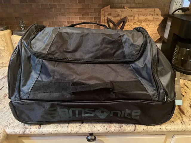 Samsonite Andante 2 Wheeled Rolling Duffel Bag Moss Green/Black 22” Travel Bag