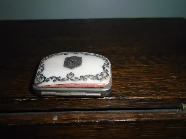 A Lovely Small Vintage Mother of Pearl  Coin Purse.