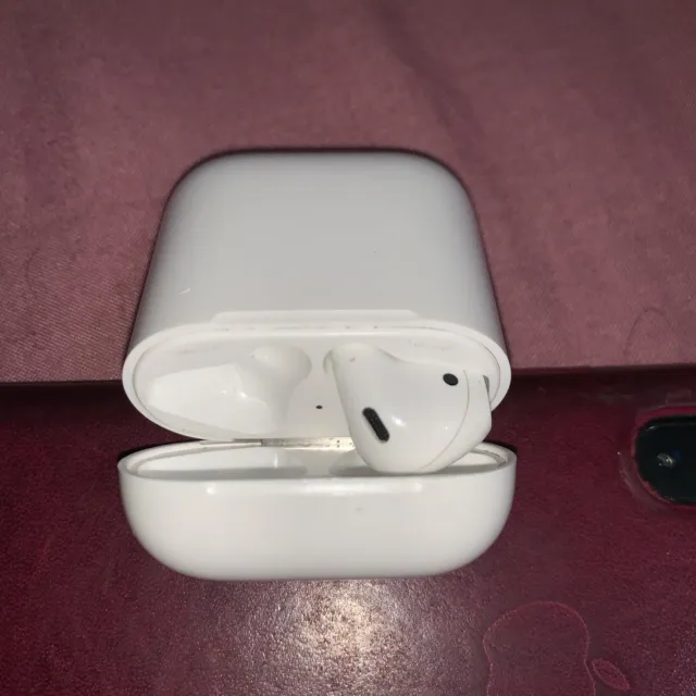 Apple AirPods 1st Generation with Charging Case - left Airpod Only.