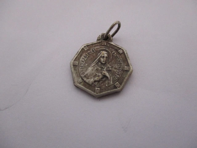 Pendentif Médaille Métal Argenté Sainte Thérèse – Ancien Breloque Rond | Bijou Ancien Thème Chat
