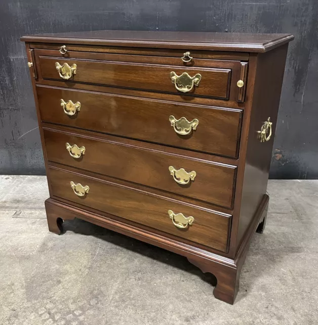 Kittinger Williamsburg Collection Bachelor’s Chest; Pull-Out Surface; Mint