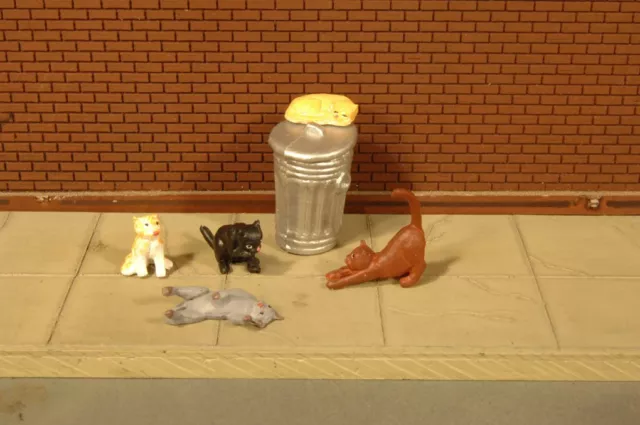 Bachmann Trains 33157 FIGURES - CATS with GARBAGE CAN (6pcs/pk) - O Scale