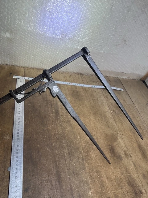 outil ancien fer forgé coupe betteraves jardiner arboriculture agricole