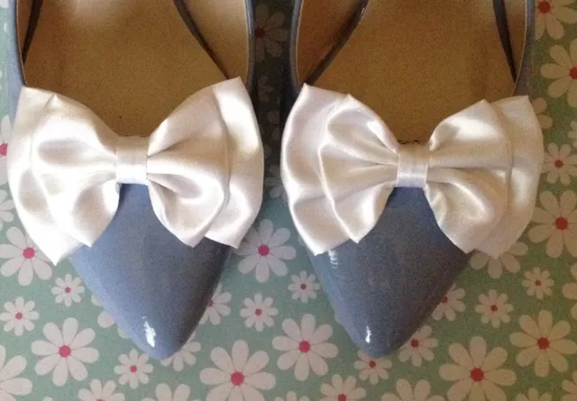 PAIR IVORY SATIN FABRIC BOW SHOE CLIPS VINTAGE STYLE GLAMOUR BOWS 40s 50s BRIDAL