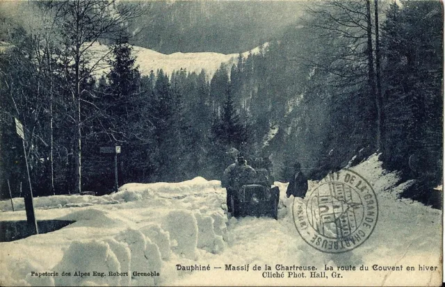 Dauphiné (38) Route du convent, Massif de la Chartreuse. Bagnole in the snow.
