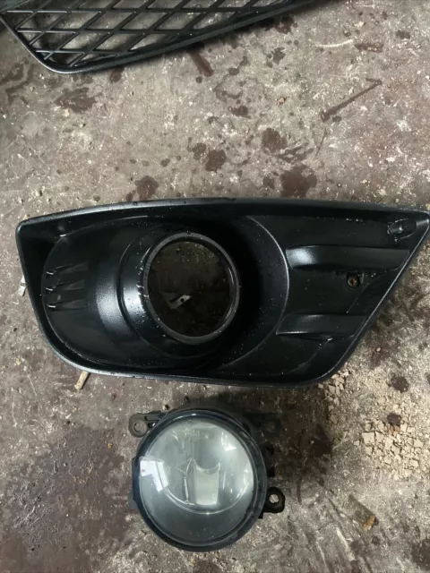 Ford Fiesta Mk6 St150 05-08 Facelift O/S Drivers Fog Light And Grill Black