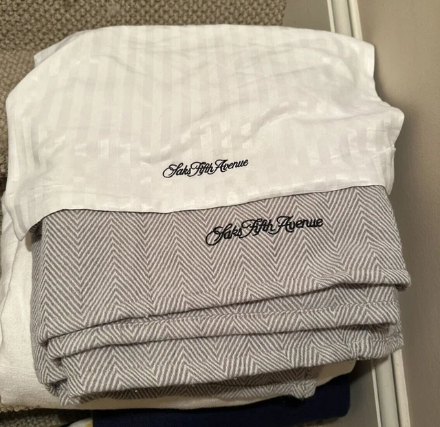 UNITED Airlines POLARIS First Class Throw Blanket Saks Fifth Avenue pillow case UNITED Airlines POLARIS First Class Throw Blanket Saks Fifth Avenue pillow case