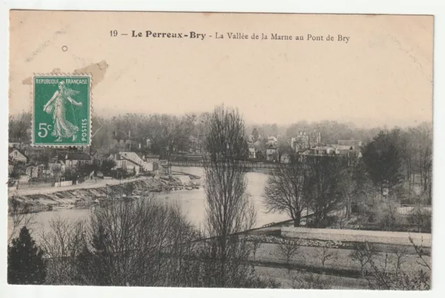 LE PERREUX BRY - Val de Marne - CPA 94 - les bords de Marne au pont de BRY