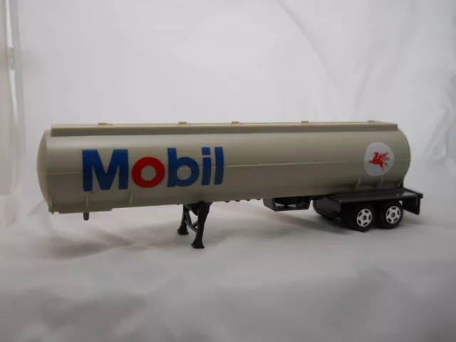 Ertl Company Mobil Oil Tanker Trailer 7 1/2" Long