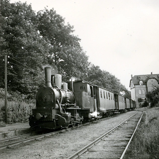 Kleinbahn Bremen – Tarmstedt: Lok 1 mit Personenzug in Bremen Parkbf. (um 1950)