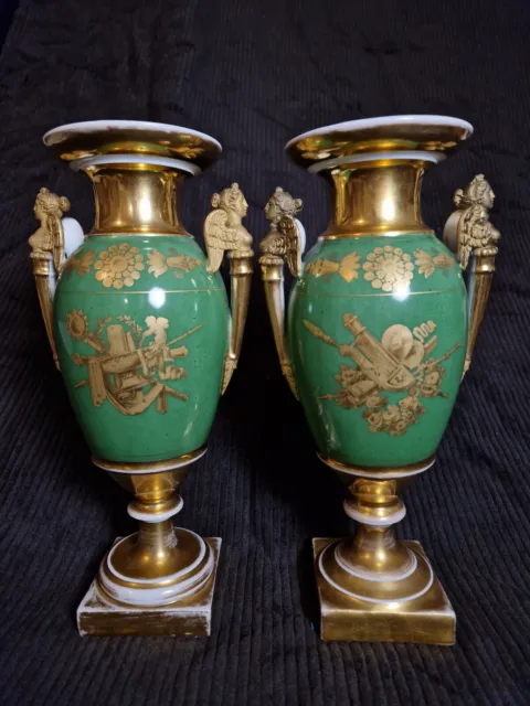 Paire de Vases « de mariés » en porcelaine de Paris de style Empire, XIXème