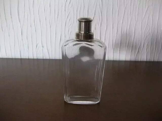Art Deco dekorativer Glas  Flakon, Flasche versilberter Schraubverschluss