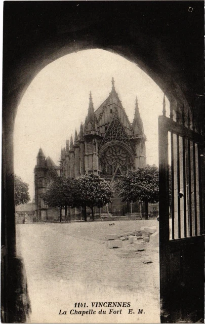CPA Vincennes La Chapelle du Fort (1346893)