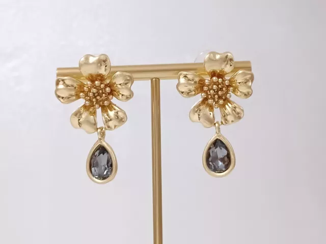 Oscar de la Renta- Boucles d'oreilles fleurs en métal doré  et goutte de cristal