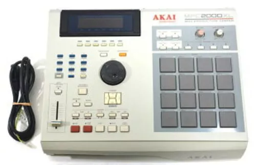 AKAI MIDI PRODUCTION CENTER MPC2000XL   Drum Machine
