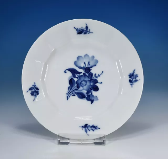 Royal Copenhagen "Blaue Blume" Brotteller 16 cm. 8553