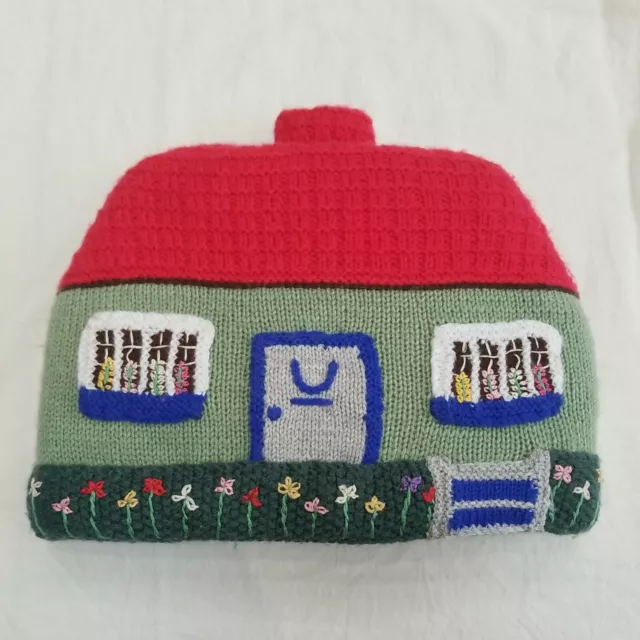 Accogliente teiera vintage fatta a mano cottage a maglia accogliente ricamo tetto rosso 13"