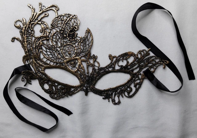 Women's SHEIN Set of 4 Black/Gold Material Fashion Masquerade Masks