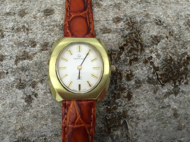 CERTINA MONTRE ANCIENNE à remontage manuel NOS petite montre femme