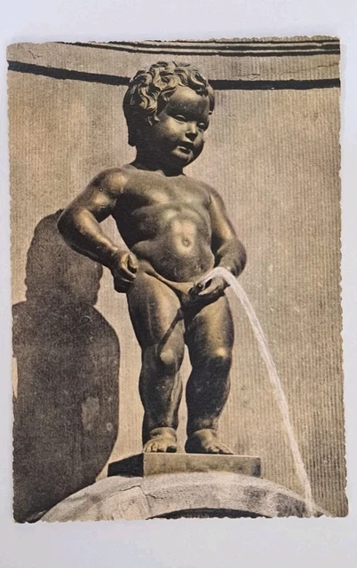 Statue Manneken-Pis en résine verte le célèbre Belge doigt d