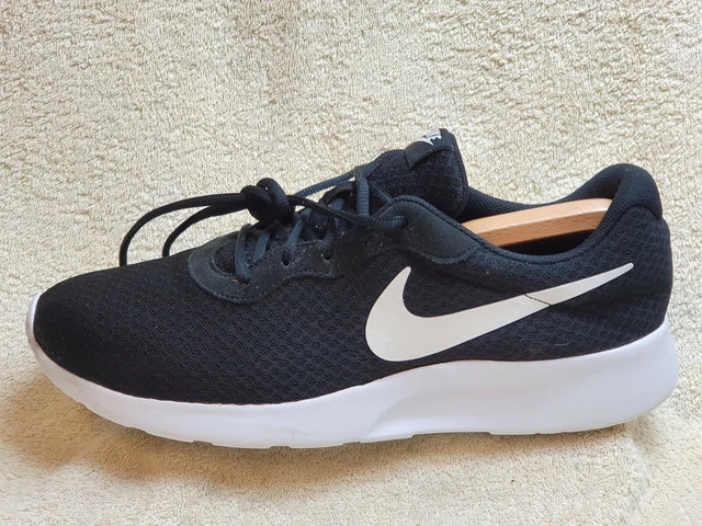 Nike tanjun mens trainers black top