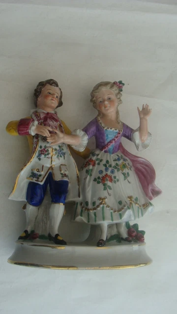 Groupe En Porcelaine Polychrome De Saxe
