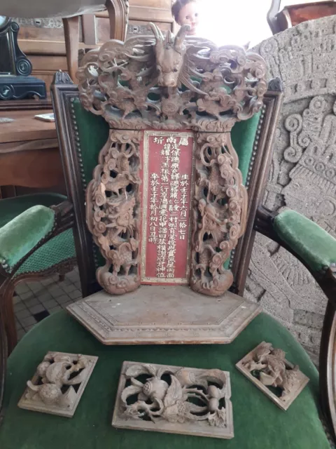 Autel bouddhique en bois rouge et or. Chine, Ningbo, fin du XIXe siècle.