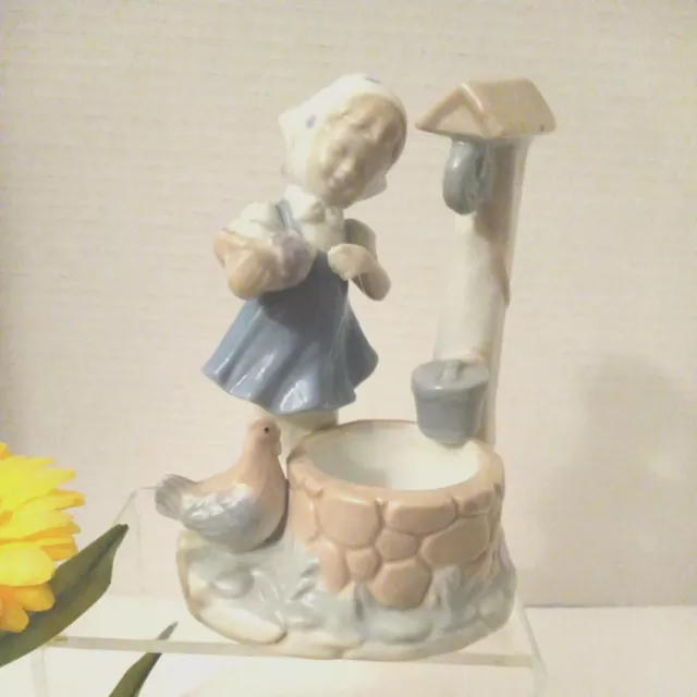 Estilo Lladro Porcelana Niña en Pozo de Agua con Cesta Huevos Gallina 6"T ¡Pastel! Mesa