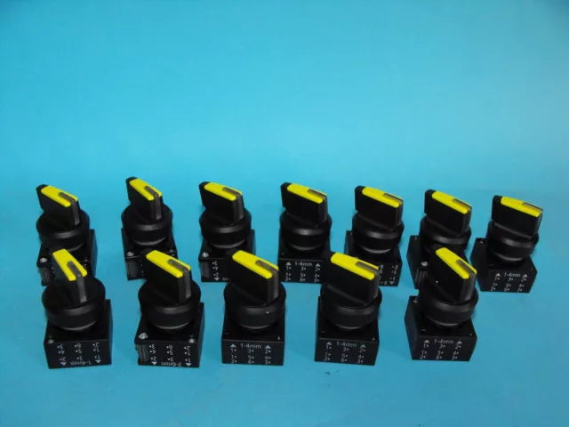 SIEMENS 3SU1002-2BN30-0AA0.Selector switch.plastic, yellow,I-O II.(LOT12PCS).NEW