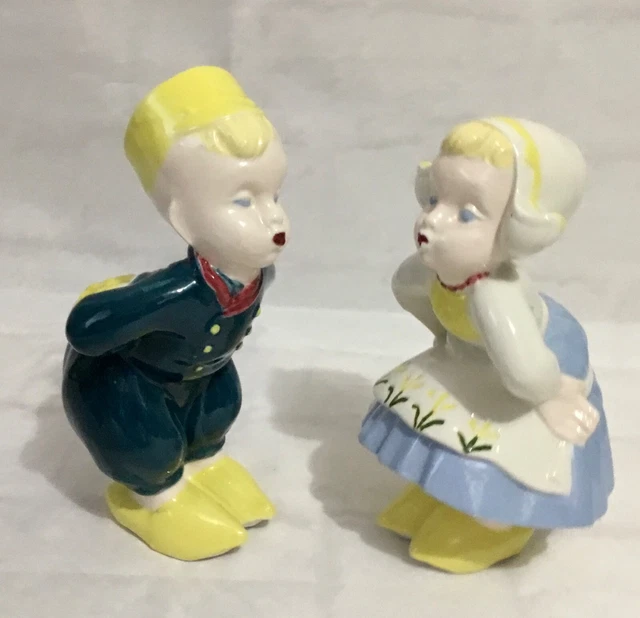 VINTAGE CERAMIC DUTCH Girl and Boy Kissing Figurines Pair Set Blue