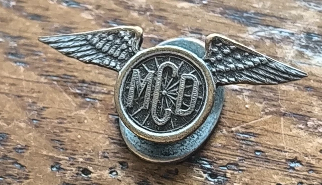 Pin's Émaillé Football – Fabriqué En France – Sport, Rugby, Cyclisme