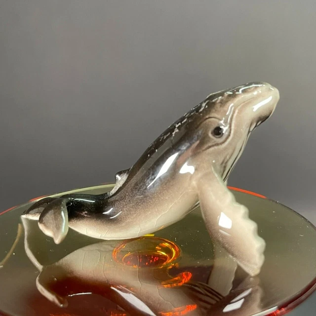 Vtg HAGEN RENAKER Porcelain WHALE Miniature Figurine HUMPBACK HEAD UP 2080