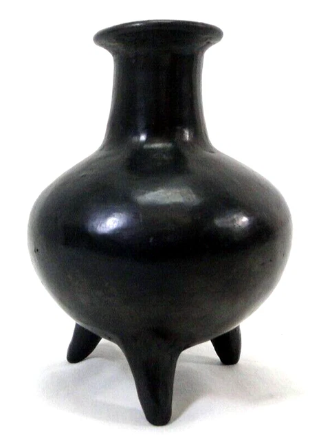 Barro Negro of Oaxaca Mexico Black Pottery Vase Signed by Artist Doña Rosa